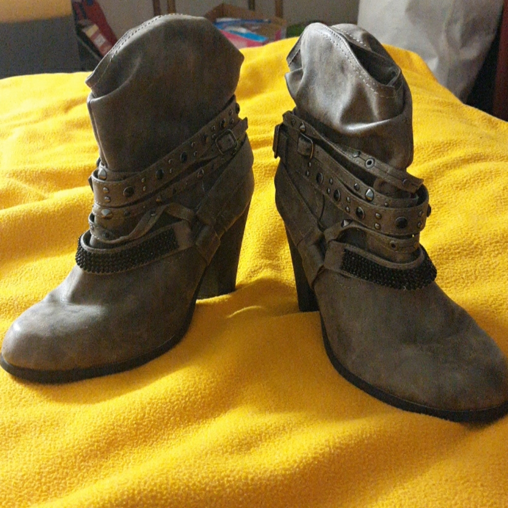 Dress boots